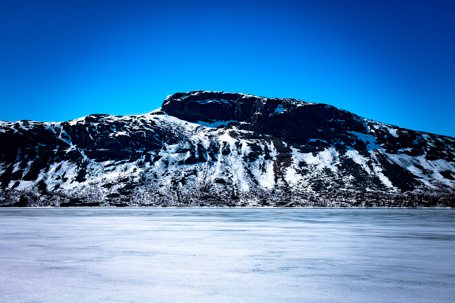 Frozen Lake - Stora Sjöfallet - Sweden